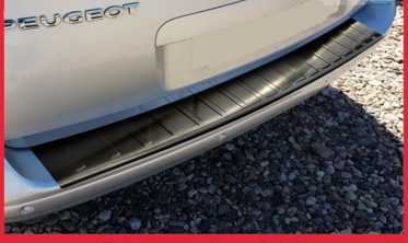 Захисна накладка на бампер із загином Peugeot 5008 чорна фото