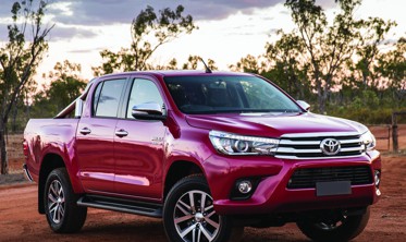 Решітка радіатора Toyota Hilux хромована фото