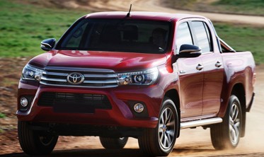 Решітка радіатора Toyota Hilux хромована фото
