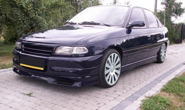 Решітка радіатора без логотипу Opel Astra F фото