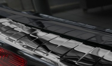 Защитная накладка на задний бампер c загибом AUDI Q5 (черная глянцевая) фото