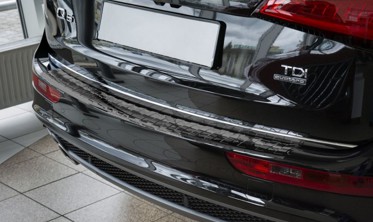 Защитная накладка на задний бампер c загибом AUDI Q5 (черная глянцевая) фото
