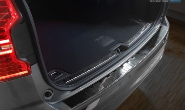 защитная накладка с загибом на край бампера Volvo XC60 II черная фото