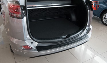 захисна накладка бампера Toyota RAV4 фото