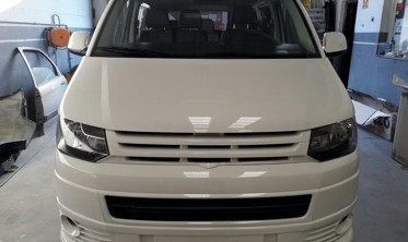 Решітка радіатора без логотипу VW T5 рестайлінг фото