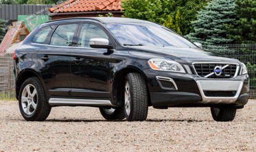 Накладка переднього бампера Volvo XC60 фото