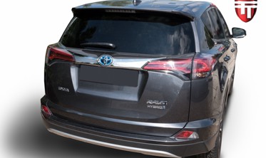 накладка на крышку багажника с вырезом под значек Toyota RAV4 (верхняя) фото
