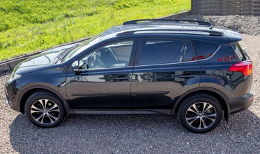 алюмінієві рейлінги на дах Toyota RAV4, чорні фото