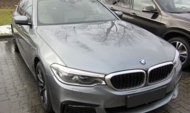 Накладка на бампер с загибом и ребрами BMW 5 G30 (матовая) фото
