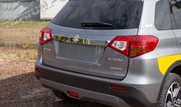 накладка на крышку багажника с вырезом под значек Suzuki Vitara II (верхняя) фото