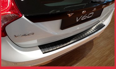 накладка на бампер із загином та ребрами Volvo V60 (чорна) фото