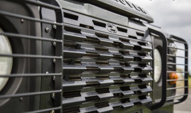 Радиаторная решетка Land Rover Defender фото