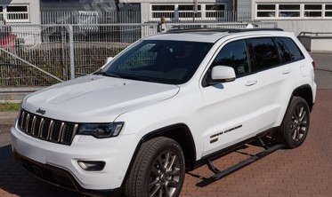 Электрические боковые пороги Jeep Grand Cherokee фото