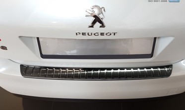 накладка на бампер с загибом Peugeot 308 II Hatchback (черная) фото