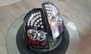 Задні LED ліхтарі CHRYSLER 300С чорний седан фото