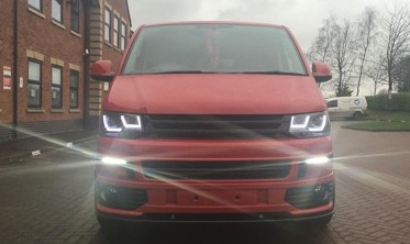 Фары передние черные Volkswagen T5 рестайл с led габаритами U-тип фото