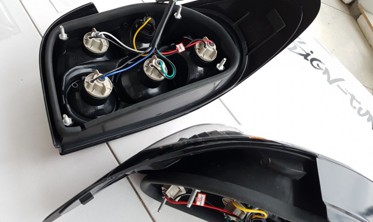 Тюнинговые задние фонари черные FORD MONDEO MK1 LIFTBACK фото