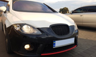 Решітка радіатора Seat Leon / Altea / Toledo honeycomb стиль фото