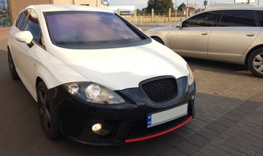 Решітка радіатора Seat Leon / Altea / Toledo honeycomb стиль фото