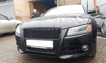 Решітка радіатора AUDI A5 у стилі RS глянсово-чорна фото