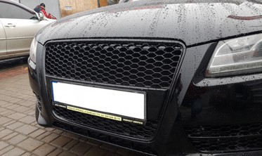 Решітка радіатора AUDI A5 у стилі RS глянсово-чорна фото