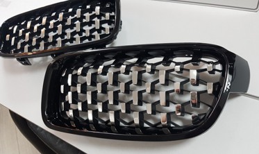 Радиаторные решетки BMW F30 / F31 стиль Diamond фото