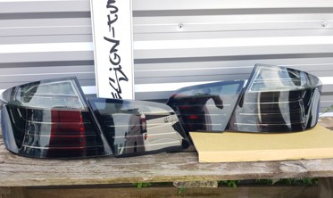 Диодные фонари задние BMW 5 седан F10 в стиле рестайл (тонированные) фото