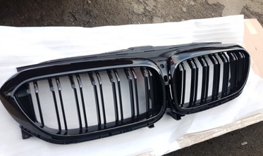 Решетка радиатора BMW G30 / G31 в стиле M5 черная глянцевая фото