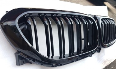 Решетка радиатора BMW G30 / G31 в стиле M5 черная глянцевая фото