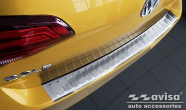 Защитная накладка на бортик заднего бампера VW Golf VII хетчбек фото