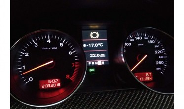Шкала-заменитель миль на километры Audi A8 D3 фото