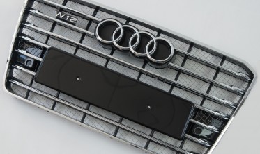 центральна решітка переднього бампера в стилі W12 для AUDI A8 D4 (2014-2017) фото