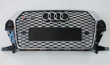 Чорна цетральна решітка в бампер Audi Q3 8U в стилі RS (2014-2018) фото