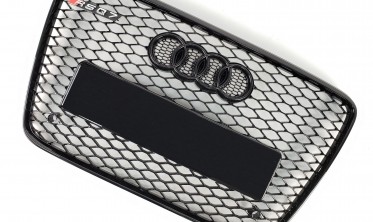 Чорна тюнінгова решітка переднього бампера в стилі RS для AUDI Q7 4L фото