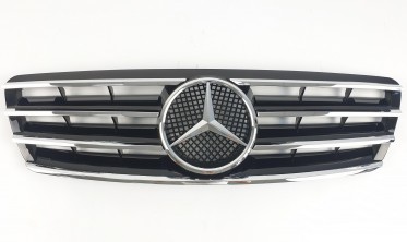 Тюнинг черная решетка в Mercedes C-Class W203 (CL Black) фото