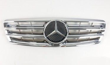 хромированная CL решетка в Mercedes C-Class W203  фото