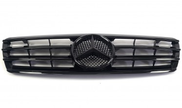 Черная тюнинг CL решетка в Mercedes C-Class W203 фото