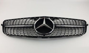 Черная решетка Mercedes C-Class W204 (Diamond Black) фото