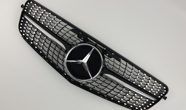 Черная решетка Mercedes C-Class W204 (Diamond Black) фото