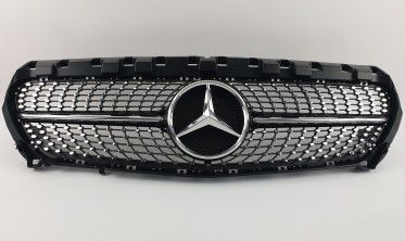 Черная центральная решетка для Mercedes CLA-Class C117 (Diamond) фото