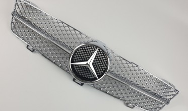 Радиаторная решетка в Mercedes CLS-Class C219 (AMG All Chrome) фото