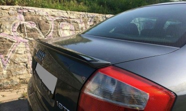 Накладка на спойлер крышки багажника Audi A4 B6 sedan S-line  фото