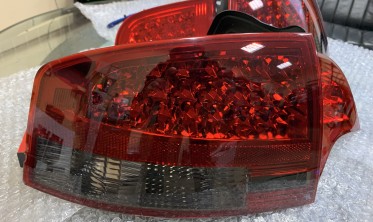 Светодиодные задние фонари Audi A4 B7 red-smoke фото