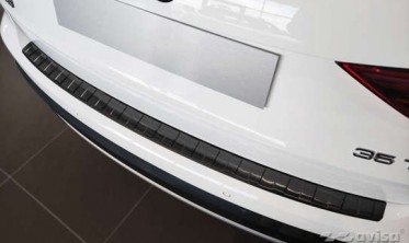 чорна захисна накладка на задній бампер AUDI Q3 2 фото