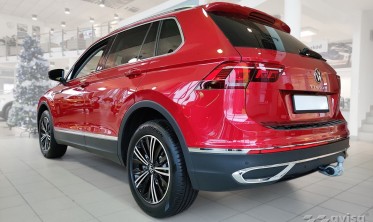 Черная планка Strong на задний бампер Volkswagen Tiguan II фото