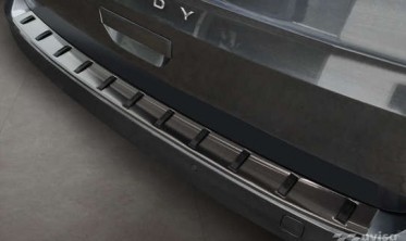 черная накладка STRONG для защиты заднего бампера VW Caddy 4 фото
