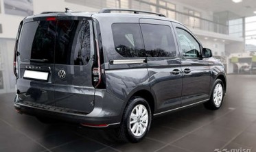 черная накладка STRONG для защиты заднего бампера VW Caddy 4 фото