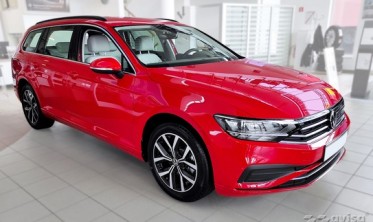 черная накладка STRONG на задний бампер VW Passat B8 универсал фото