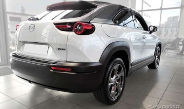 Чорна захисна накладка (планка) Strong на задній бампер Mazda MX-30 фото