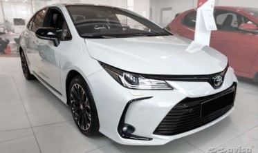 Накладка с загибом на край бампера Toyota Corolla 12 Sedan фото